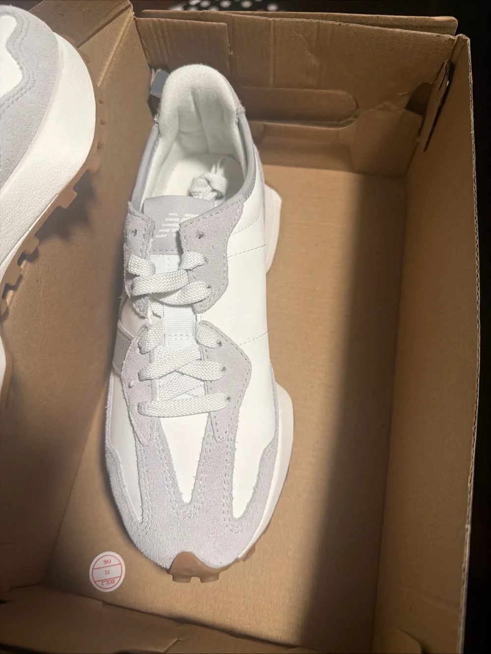 New Balance Women's 327 Classic Athletic Shoes Size 7